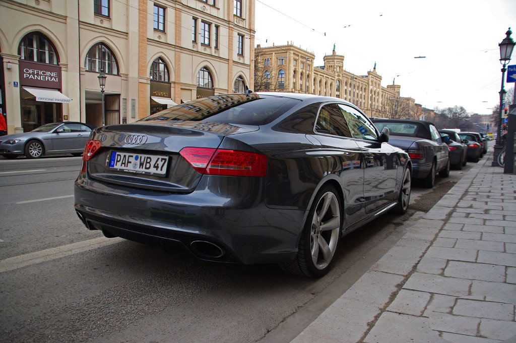 278037AUDIRS5950.jpg