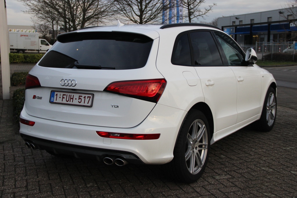 278756AUDISQ5958.jpg