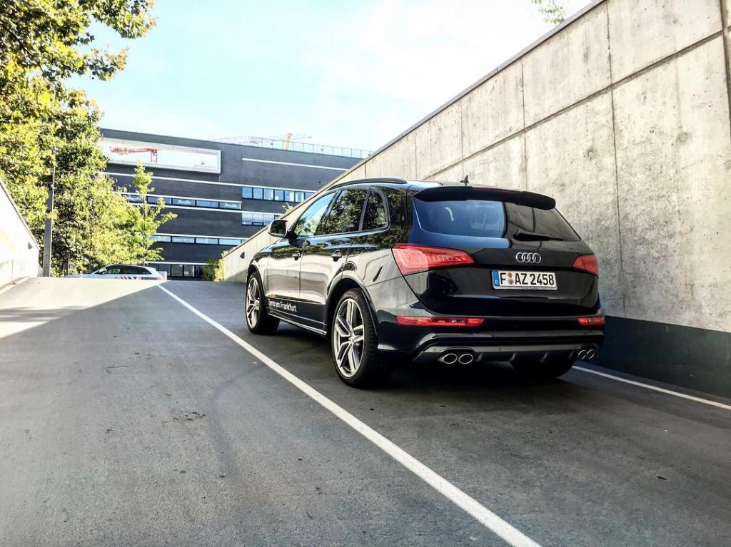 280884AUDISQ52184.jpg