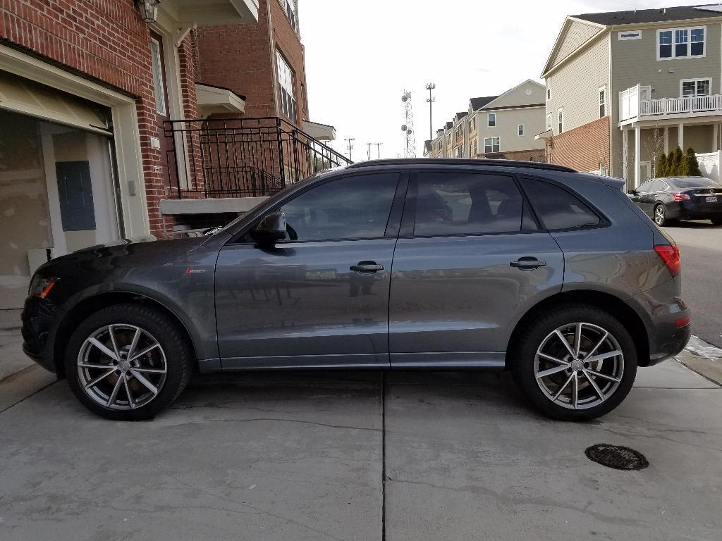 282613AUDISQ52304.jpg