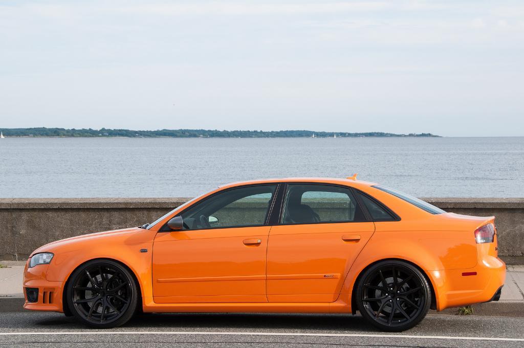 284538AUDIRS42170.jpg