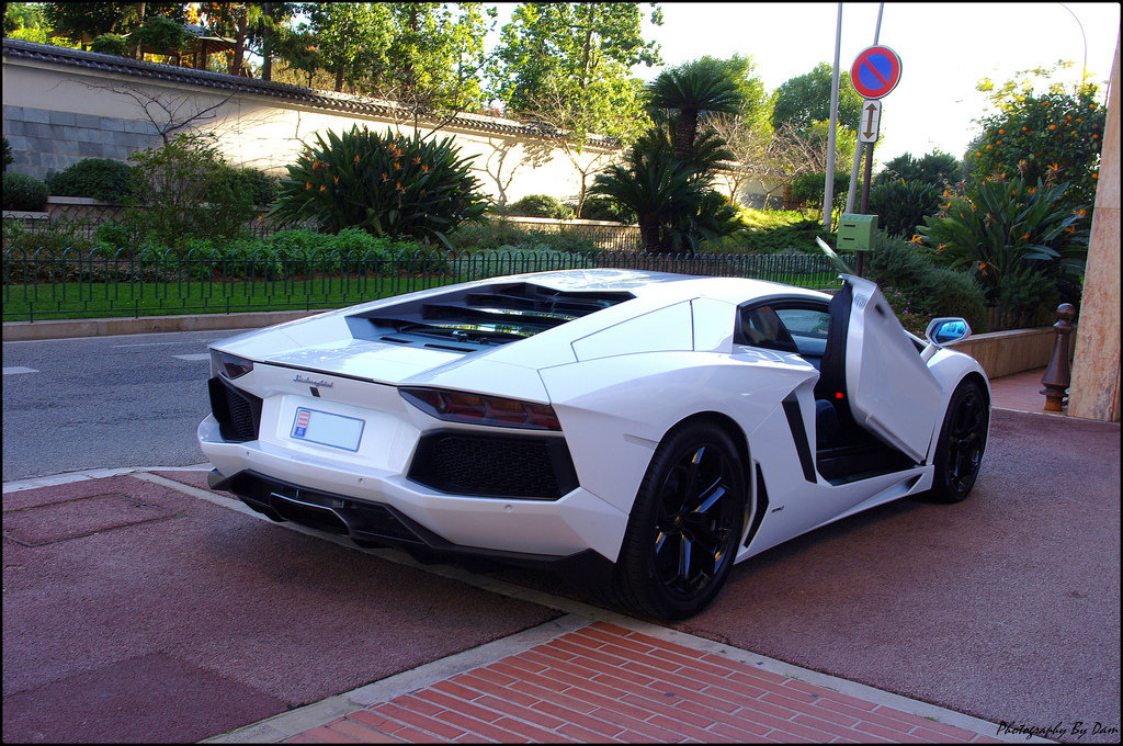 285285188LAMBORGHINIAVENTADORESQUIROU.jpg