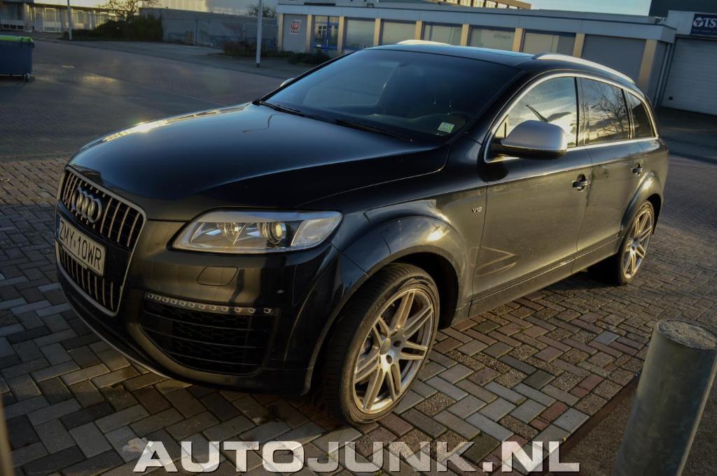 2866551859AUDIQ7V12.jpg