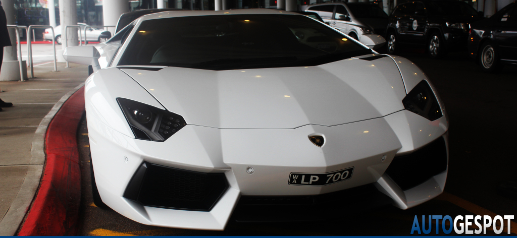288798026LAMBORGHINIAVENTADORESQUIROU.jpg
