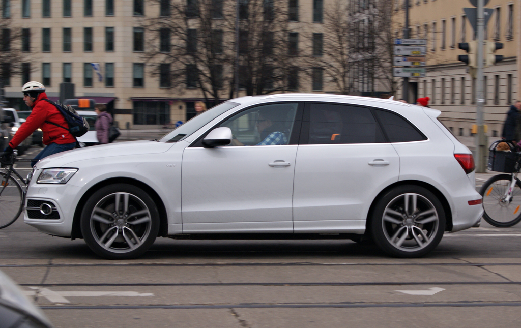 291762AUDISQ5247.jpg