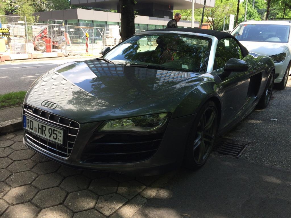 2928823648AUDIR8V10.jpg