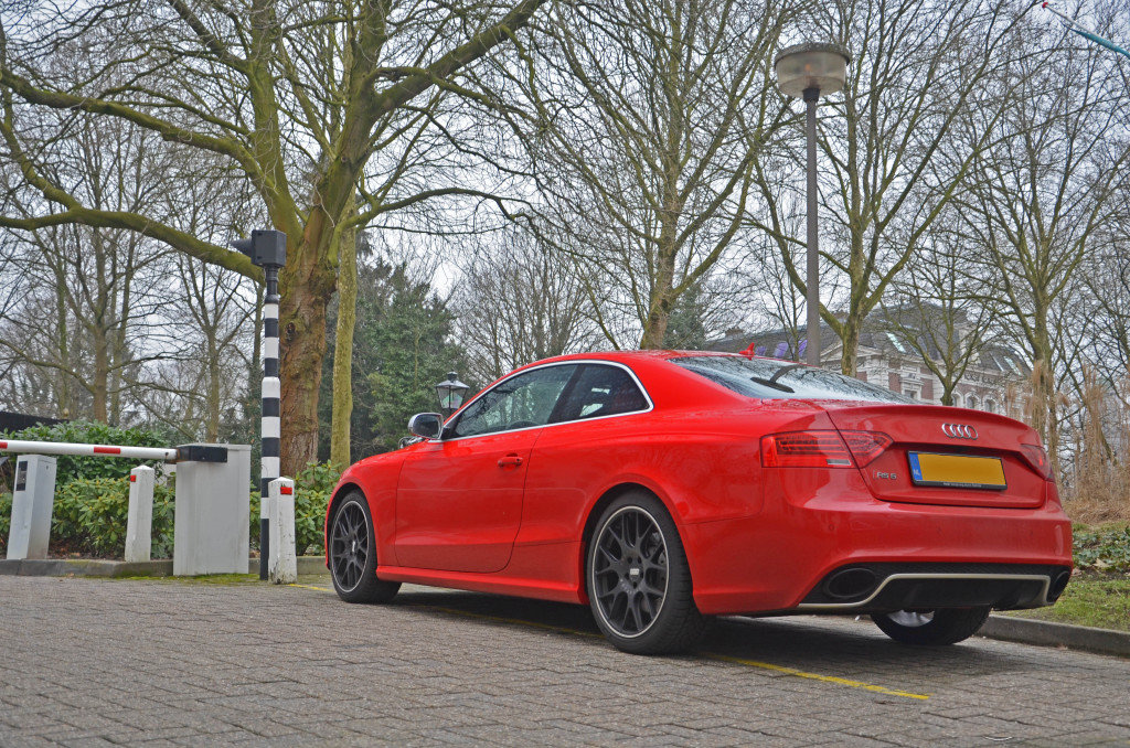 294371AUDIRS5697.jpg