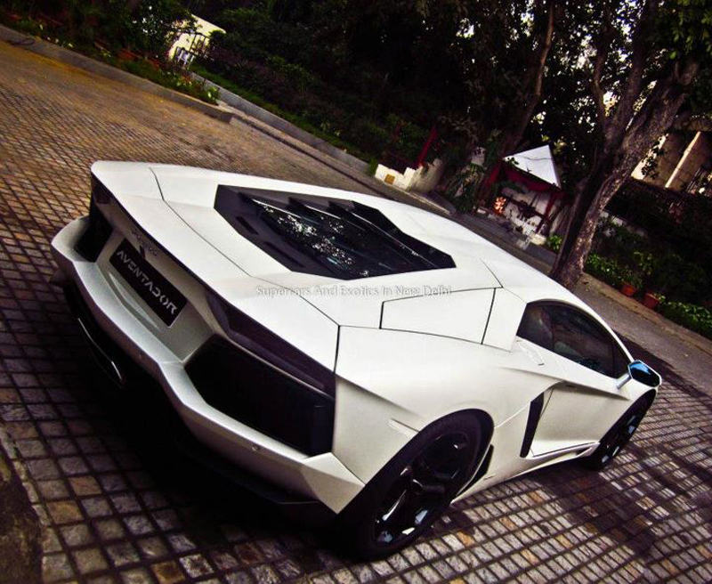 295988082LAMBORGHINIAVENTADORESQUIROU.jpg