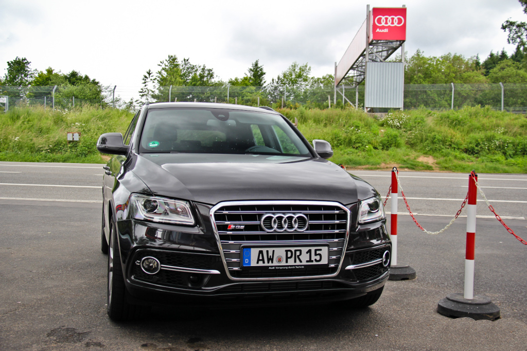 296317AUDISQ5626.jpg