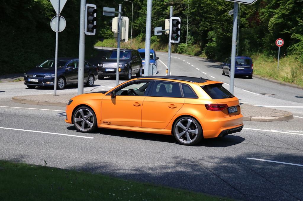 296936RS38V2746.jpg