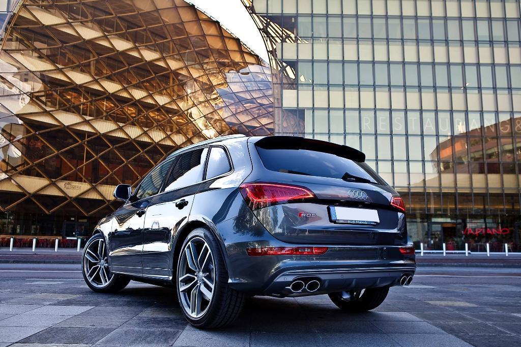 297338AUDISQ51648.jpg