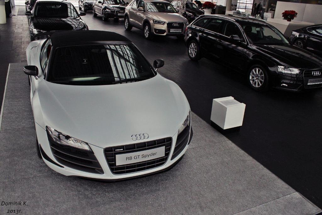 297788R8GT819.jpg
