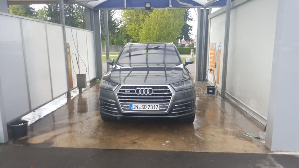 298096AUDISQ70198.jpg