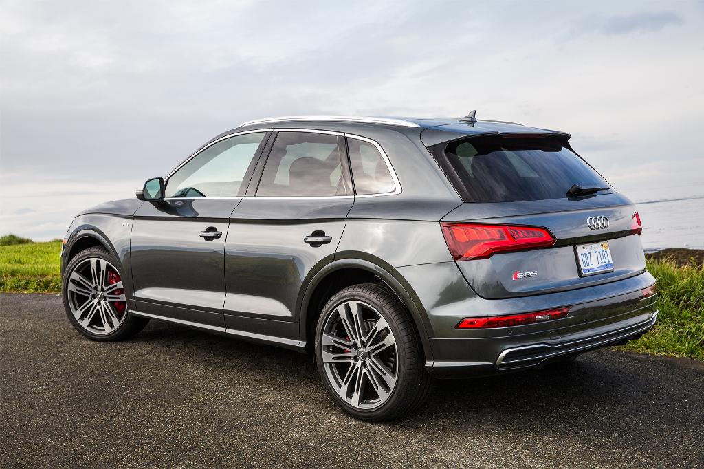 298879AUDISQ5B90071.jpg
