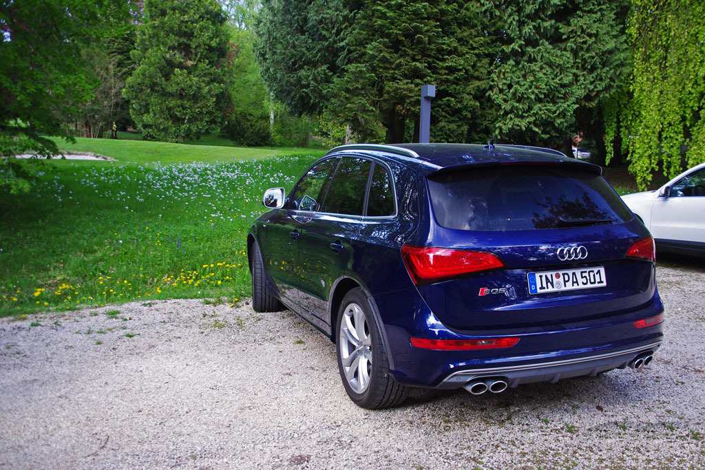 300997AUDISQ5533.jpg