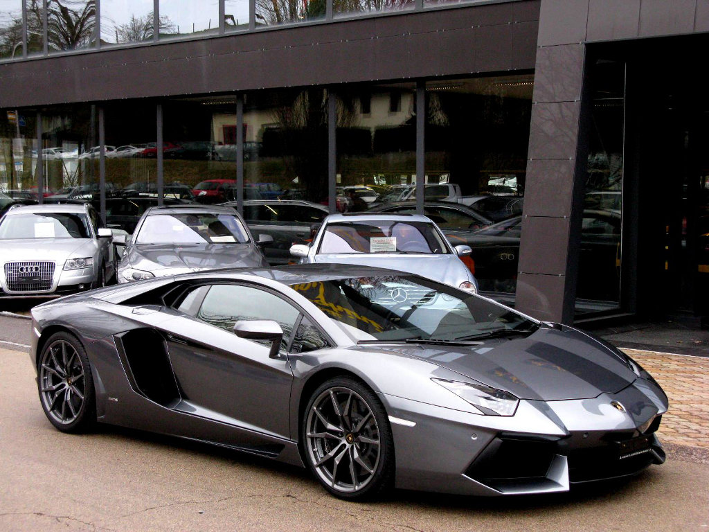 302319614LAMBORGHINIAVENTADORESQUIROU.jpg