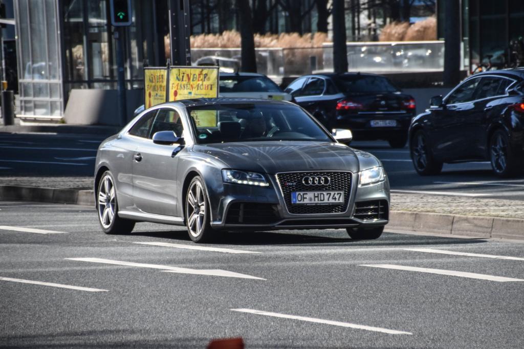 302544AUDIRS53080.jpg