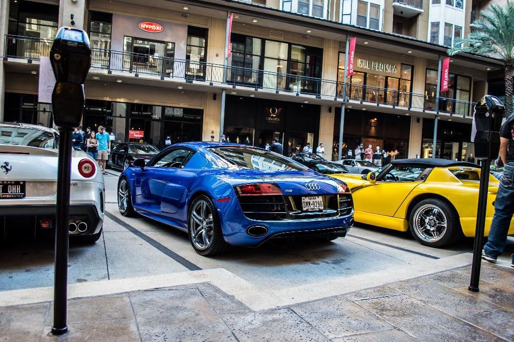3025851801AUDIR8V10.jpg