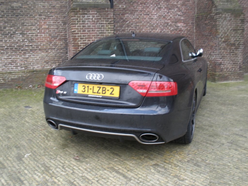 303433AUDIRS5612.jpg