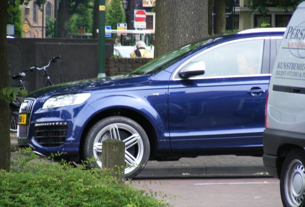 303521256Q7V12ESQUIROU.jpg