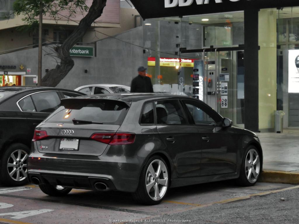 303726RS38V2846.jpg