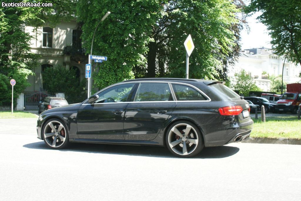 304090RS4B82566.jpg