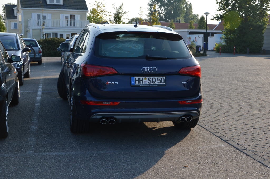 304469AUDISQ5834.jpg