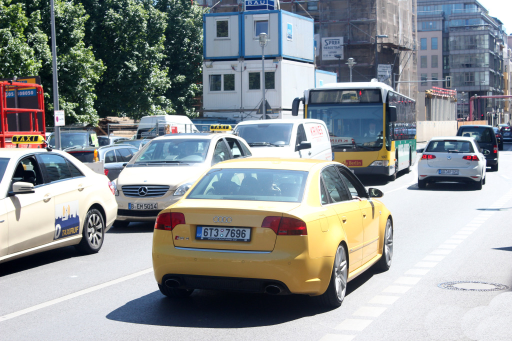 304794AUDIRS4842.jpg