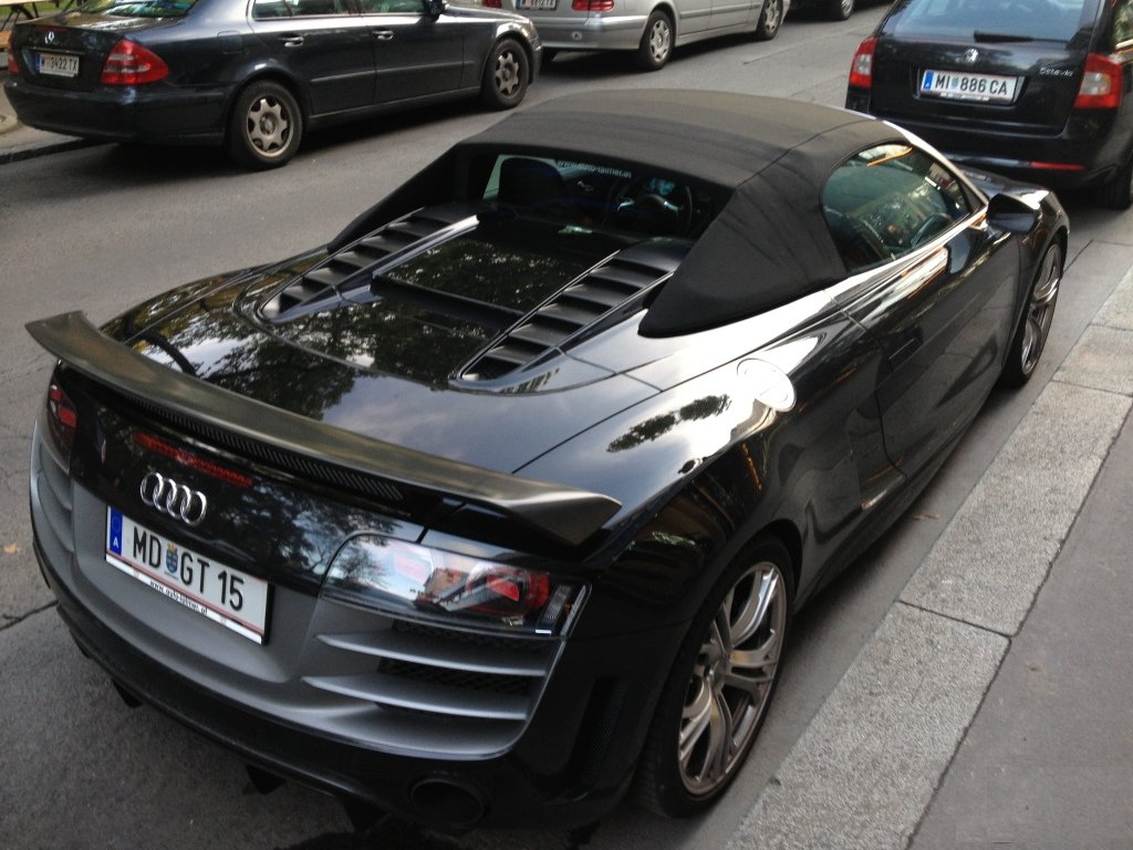 306334R8GT741.jpg