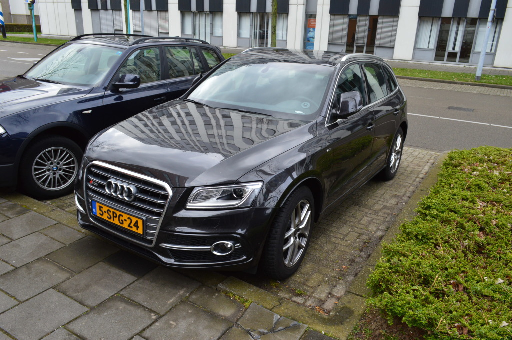 307320AUDISQ51094.jpg