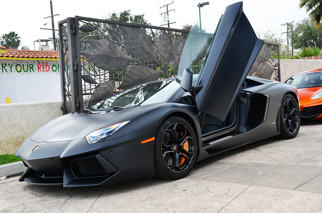 308221232LAMBORGHINIAVENTADORESQUIROU.jpg
