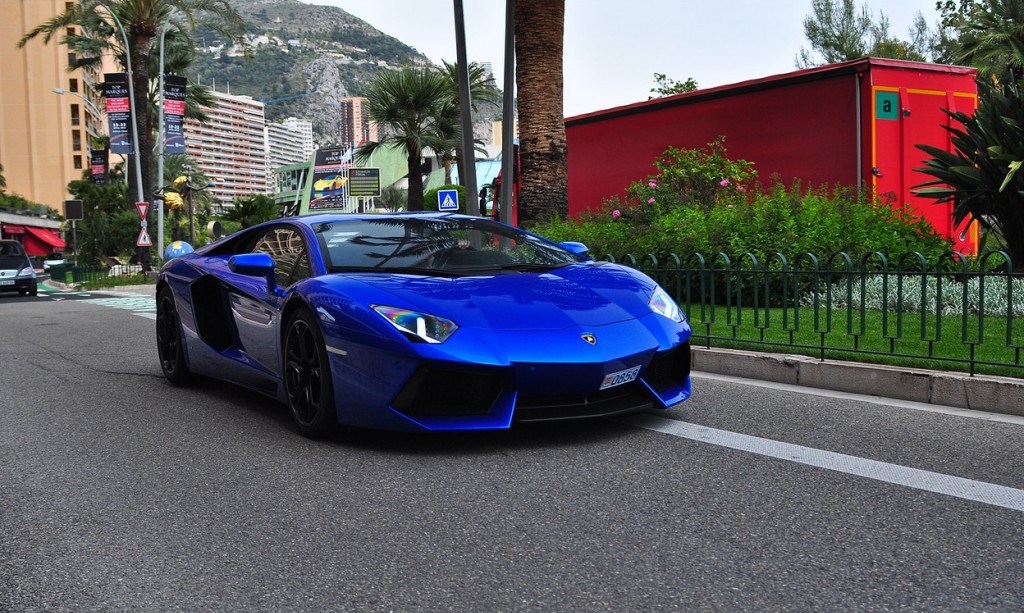 308716460LAMBORGHINIAVENTADORESQUIROU.jpg