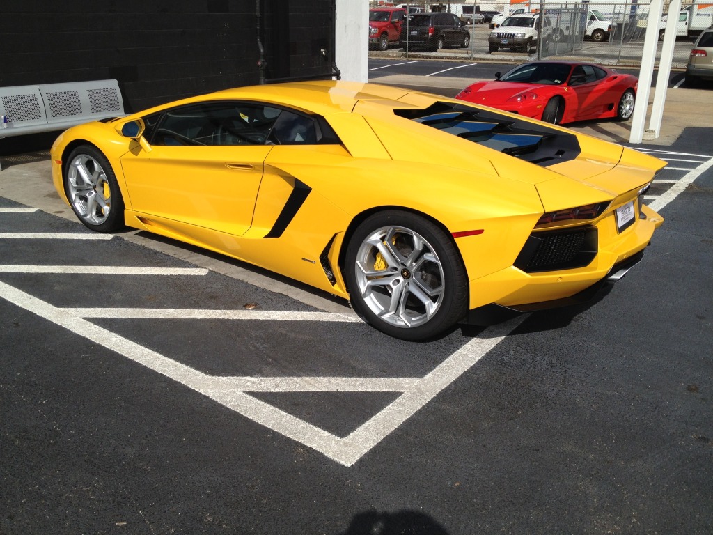 309301320LAMBORGHINIAVENTADORESQUIROU.jpg