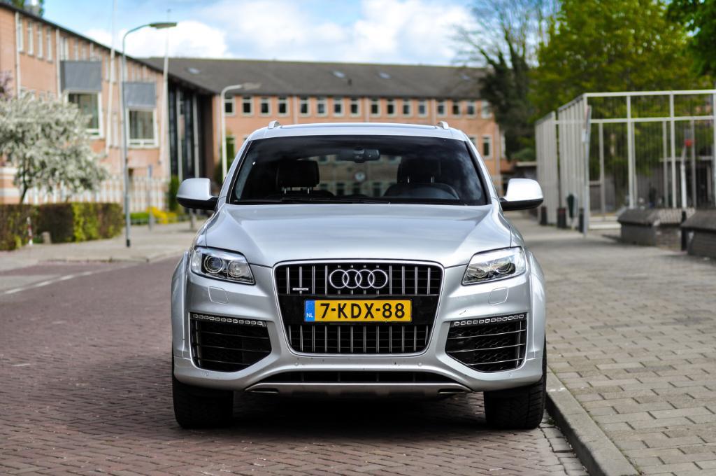 3102392159AUDIQ7V12.jpg
