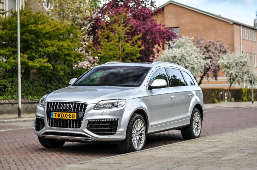 3172552161AUDIQ7V12.jpg