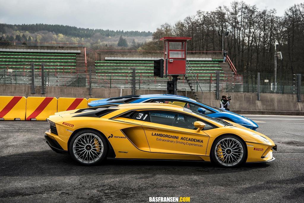 3176134230LAMBORGHINIAVENTADOR.jpg