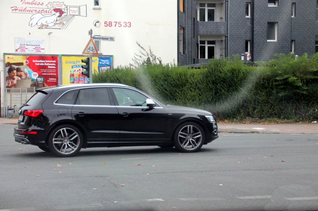 317989AUDISQ51370.jpg