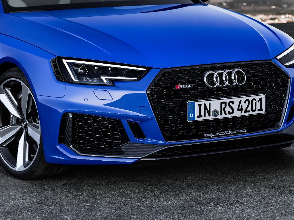 318533AUDIRS4B90018.jpg