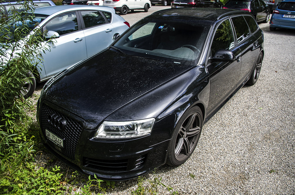 318705RS61105.jpg
