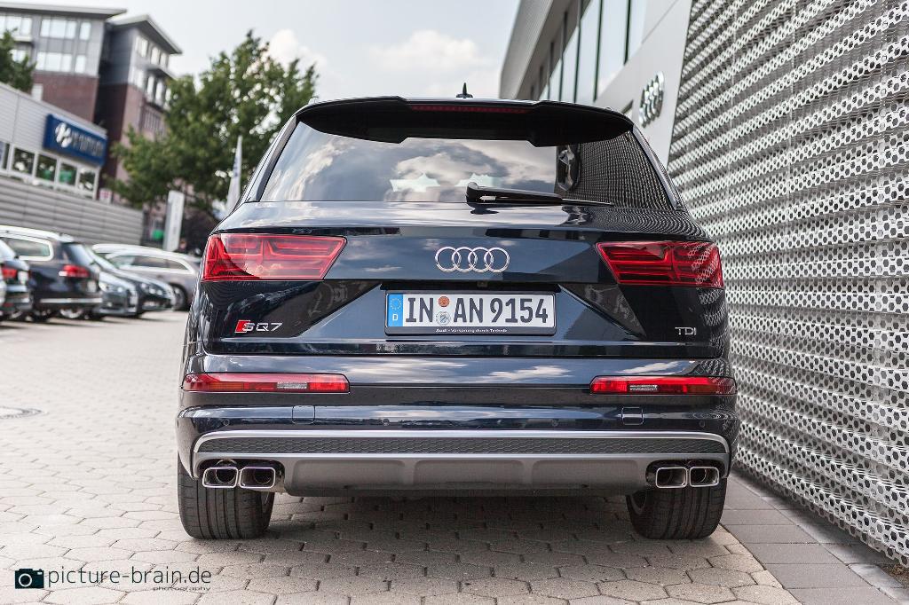 320286AUDISQ70270.jpg