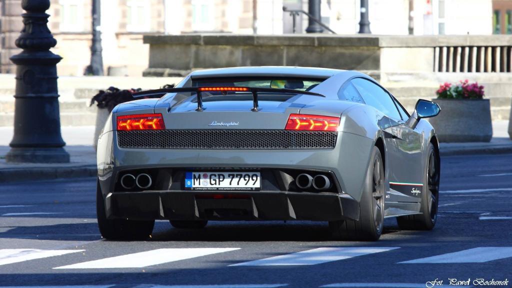 3216931417LAMBORGHINI570.jpg