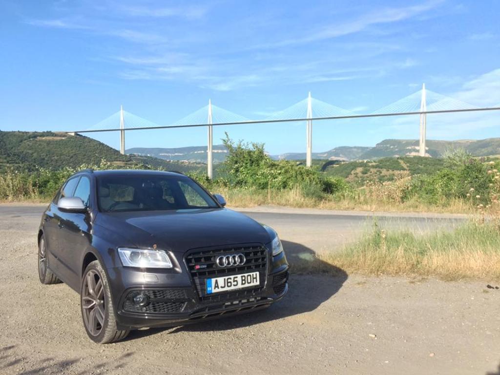 322119AUDISQ52071.jpg