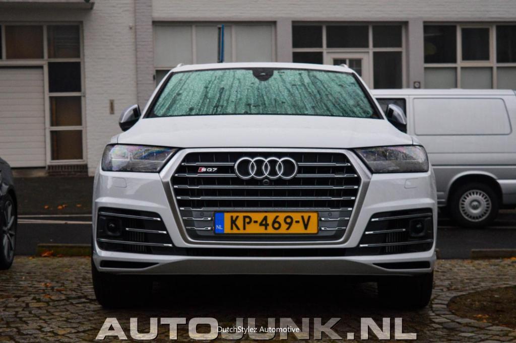 323159AUDISQ70503.jpg