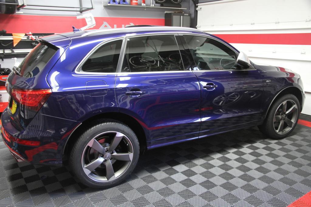 324140AUDISQ51828.jpg