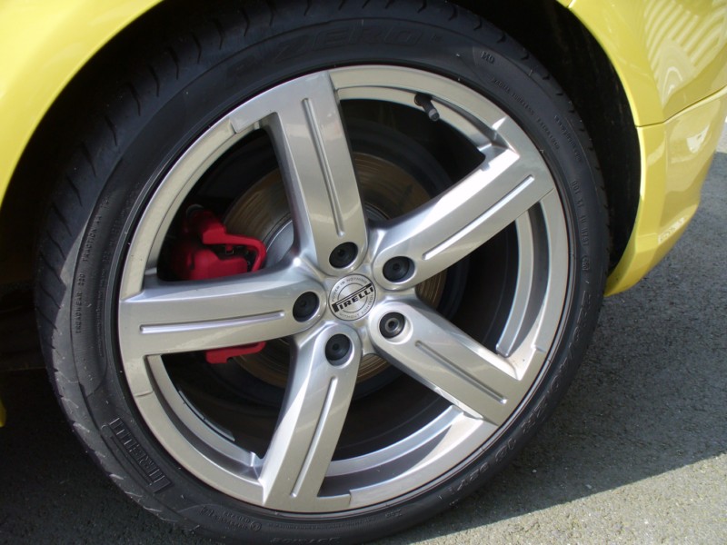326781VW_Golf_GTI_Pirelli_06.jpg