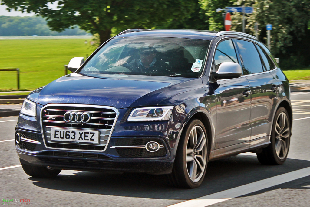 328522AUDISQ51165.jpg