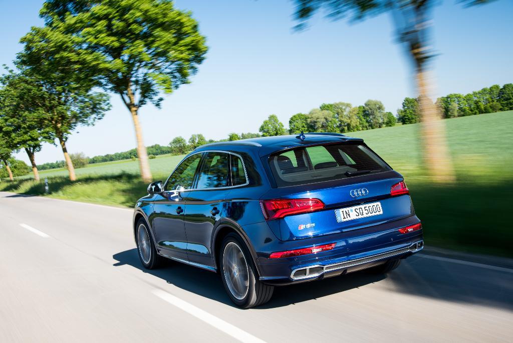 330296AUDISQ5B90144.jpg