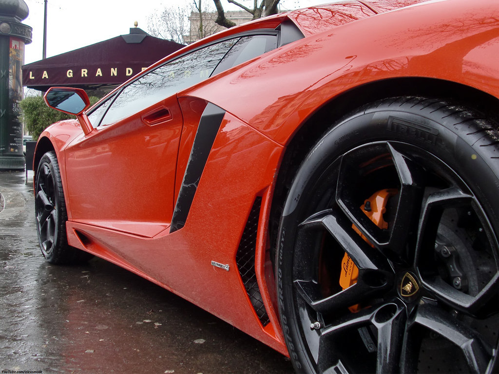 331599290LAMBORGHINIAVENTADORESQUIROU.jpg