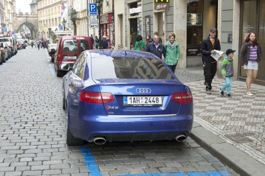 332779RS61168.jpg