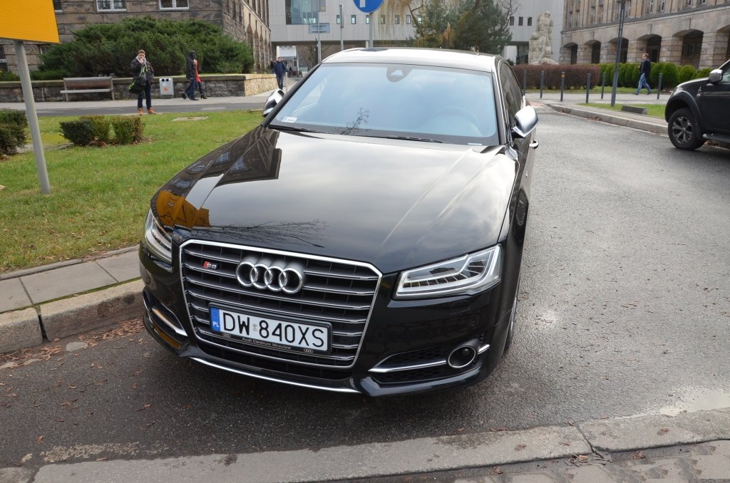 332889S8D41520.jpg